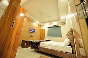 Hotel Stay Leaf
