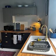 Apartment Sleeps 2 With Pets Welcome