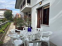 Quiet Apartment With Garden