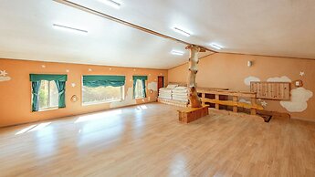 Mungyeong Between Mountains Pet Pension