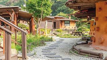 Mungyeong Between Mountains Pet Pension