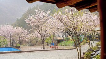 Mungyeong Between Mountains Pet Pension