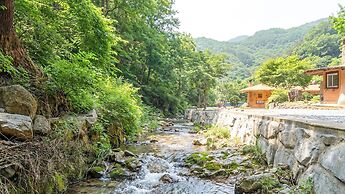 Mungyeong Between Mountains Pet Pension