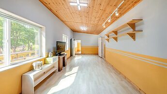 Mungyeong Between Mountains Pet Pension