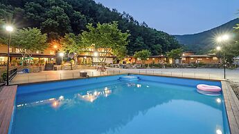 Mungyeong Between Mountains Pet Pension