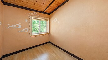 Mungyeong Between Mountains Pet Pension