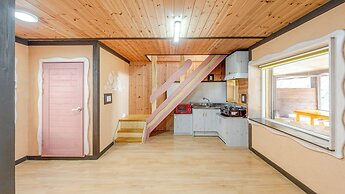 Mungyeong Between Mountains Pet Pension