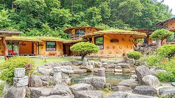 Mungyeong Between Mountains Pet Pension