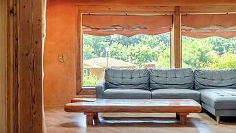 Mungyeong Between Mountains Pet Pension
