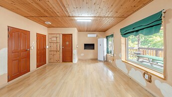 Mungyeong Between Mountains Pet Pension