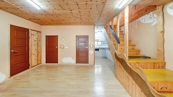Mungyeong Between Mountains Pet Pension