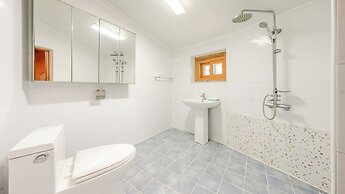 Mungyeong Between Mountains Pet Pension