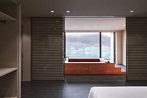 Hlow Busan Hotel
