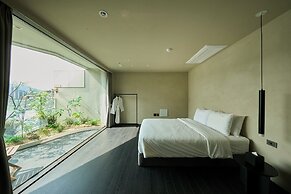 Hlow Busan Hotel