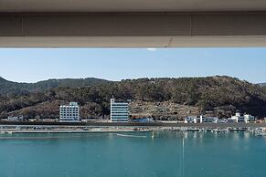 Hlow Busan Hotel