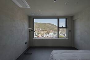Hlow Busan Hotel