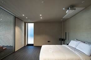 Hlow Busan Hotel