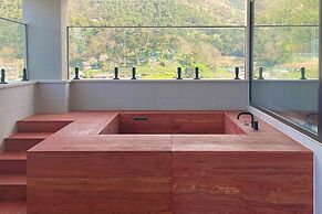 Hlow Busan Hotel
