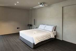 Hlow Busan Hotel