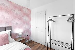 Stylish 3 Bedroom Home with Garden