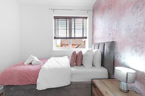 Stylish 3 Bedroom Home with Garden