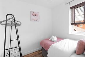 Stylish 3 Bedroom Home with Garden