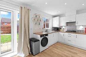 Stylish 3 Bedroom Home with Garden