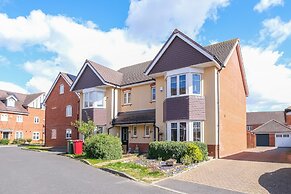 Stylish 3 Bedroom Home with Garden