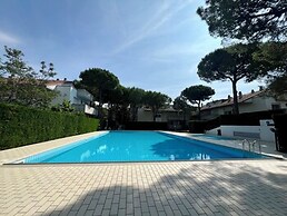 Cozy Flat With Balcony and Pool