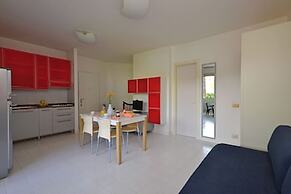 Ideal Getaway Flat With Solarium and Pool