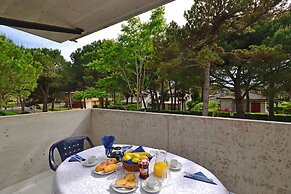 Comfort Getaway Apartment With Pool