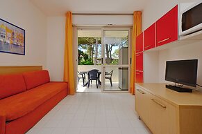 Bright Getaway Flat With Pool