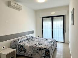 Functional Flat Just 50mt From the Beach