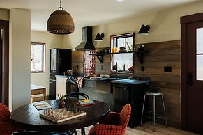 New Paltz Way Hotel