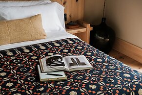 New Paltz Way Hotel