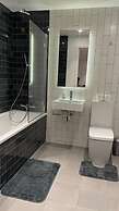 Fully Serviced One Bed Apartment In Rw