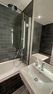 Fully Serviced One Bed Apartment In Rw