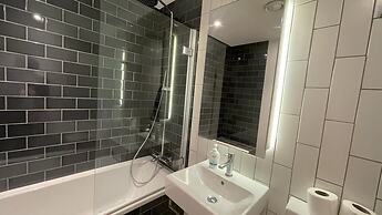 Fully Serviced One Bed Apartment In Rw