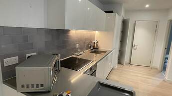 Fully Serviced One Bed Apartment In Rw