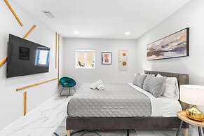 Villa Luxe - Modern by Glam Homes