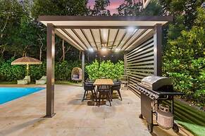Villa Luxe - Modern by Glam Homes