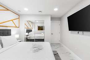 Villa Luxe - Modern by Glam Homes