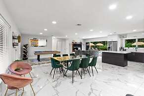 Villa Luxe - Modern by Glam Homes