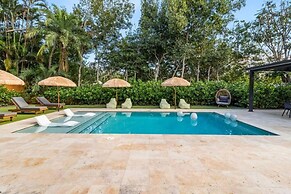 Villa Luxe - Modern by Glam Homes