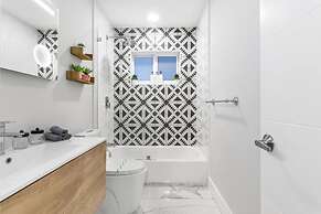 Villa Luxe - Modern by Glam Homes