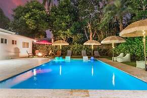 Villa Luxe - Modern by Glam Homes