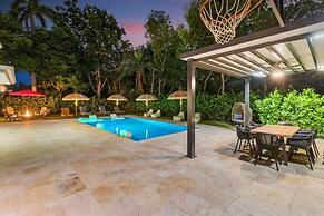 Villa Luxe - Modern by Glam Homes