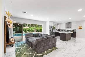 Villa Luxe - Modern by Glam Homes