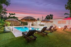 Villa Luxe - Modern by Glam Homes