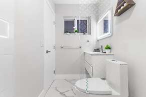 Villa Luxe - Modern by Glam Homes